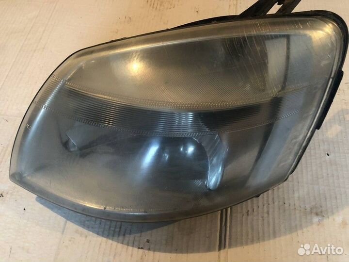 Фара левая Peugeot Partner