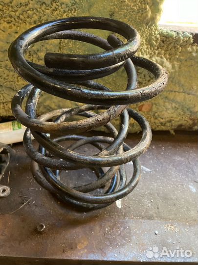 Пружиныдодж caravan3.3