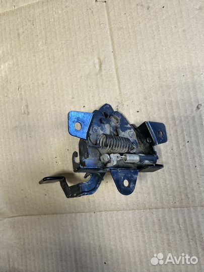 Замок капота Kia Soul 1