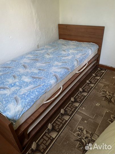 Кровать односпальная с подъемным механизмом