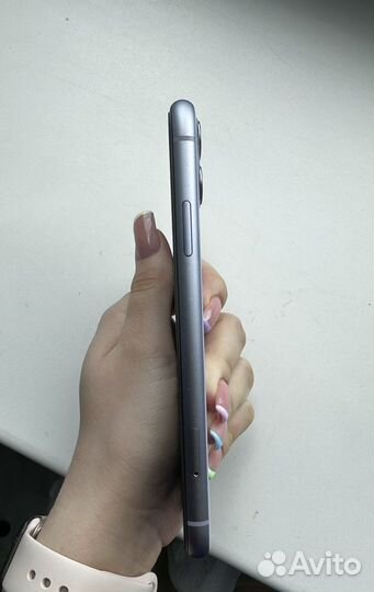 Телефон iPhone 11