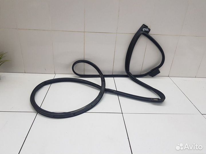 Уплотнитель двери задней левой (Geely Coolray)