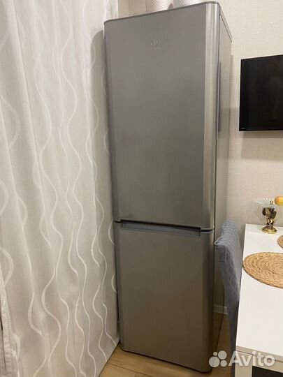 Холодильник indesit