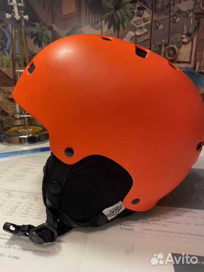 Горнолыжный шлем