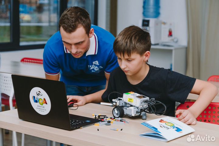 Преподаватель робототехники, программирования