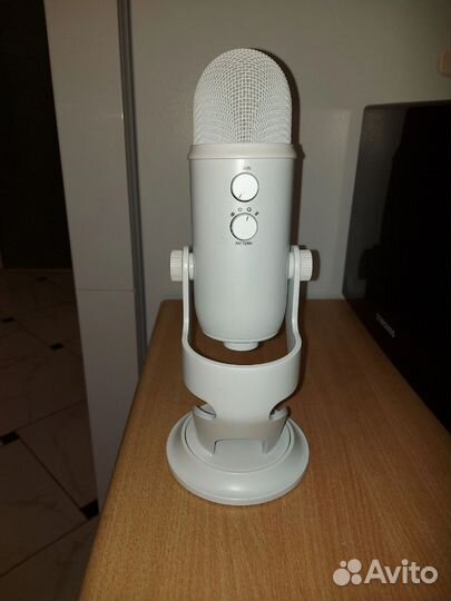 Usb микрофон Logitech blue yeti белый