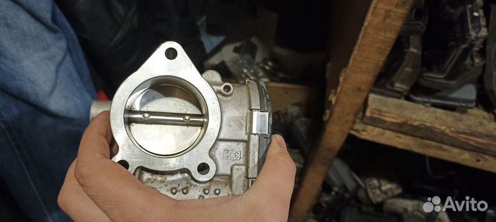 Дроссельная заслонка Bosch 21126-1148010