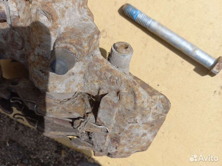 Mercedes Vito(638)(00-03) суппорта тормозные зад