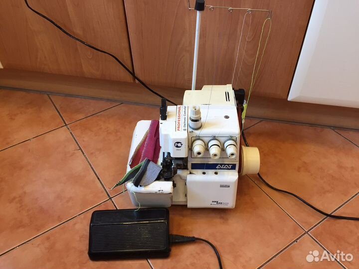 Оверлок агат donLock 54D5