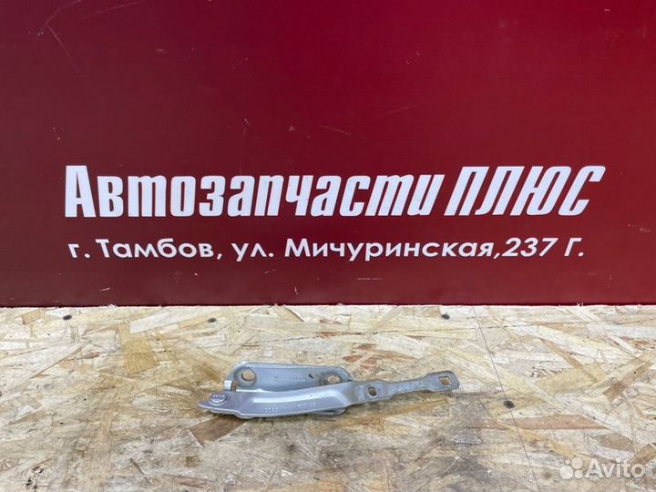 Петля капота правая Renault Sandero Stepway