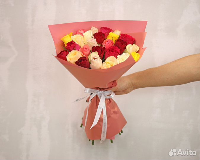 Букет из 25 роз микс 35-40 см (Кения) в упаковке