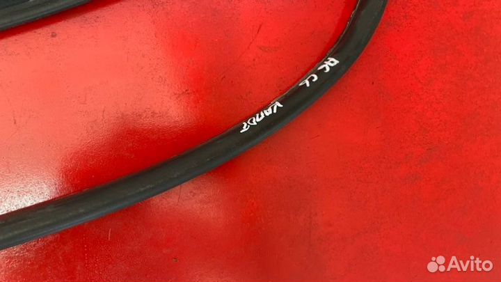 Уплотнительные резинки капота Audi A6 C6 BDW 2.4