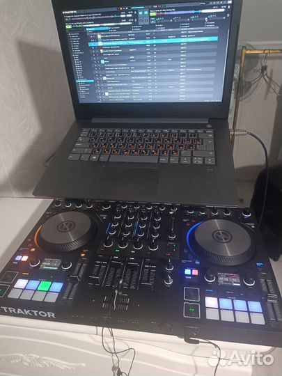 Dj контролер Traktor S4 mk3