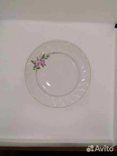 Новый набор тарелок 12 шт с салатником и блюдом