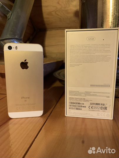 Телефон iPhone se 2016 32gb