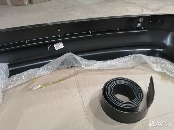 Новый задний бампер газ 3110 31105 оригинал