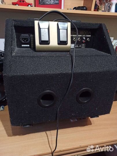 Басовый комбоусилитель Behringer Ultrabass BXL1800