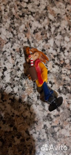 Игрушки из киндера, чупа чупс итд