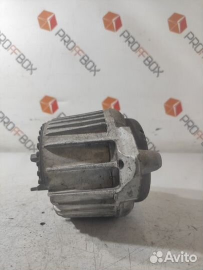 Подушка крепления двигателя Mercedes C-Class W204