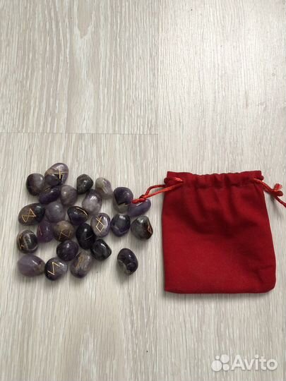 Руны из аметиста, карты таро, ассоциативные карты