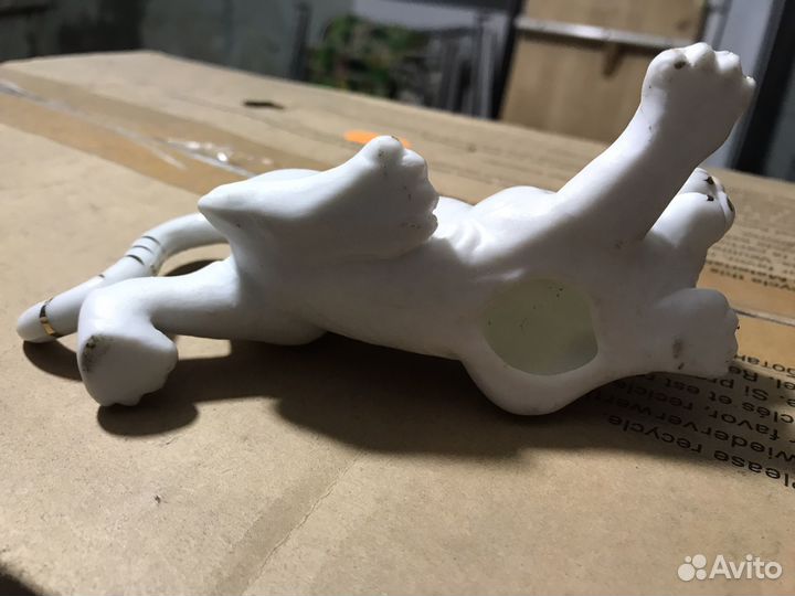 Фарфоровая статуэтка тирг