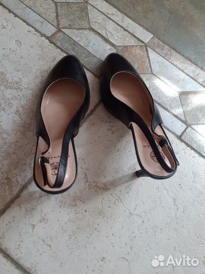 Босоножки эконика, черные классика