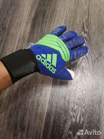 Вратарские перчатки adidas