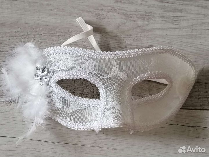 Маска маскарадная