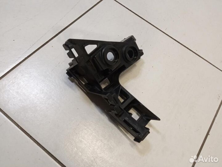 Кронштейн заднего бампера правый Volkswagen Golf 7