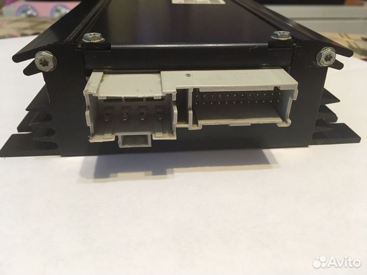 Усилитель штатный и магнитола на Hyundai Santa Fe