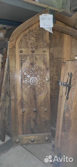 Резные двери