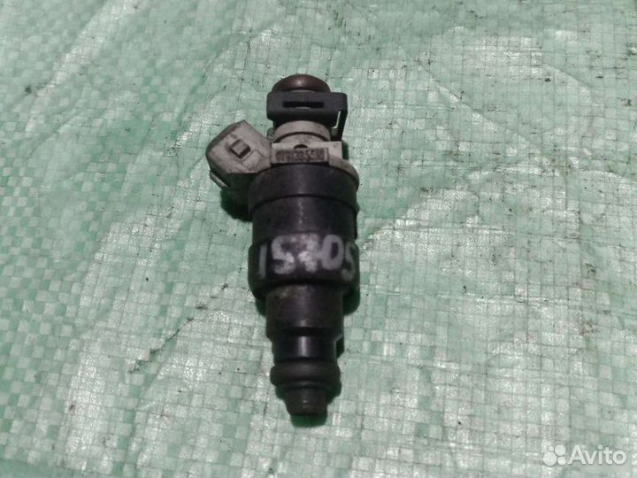 Форсунка топливная Audi A6 C4 седан 2.8 AAH 1997