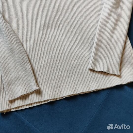 Водолазка молочного цвета S-M