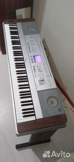 Цифровое пианино Yamaha DGX 640 W 88 клавиш молот