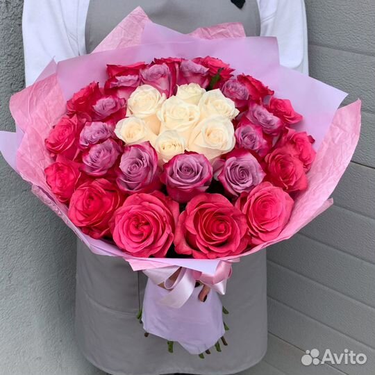 35 роз Эквадор 50 см в красивой упаковке