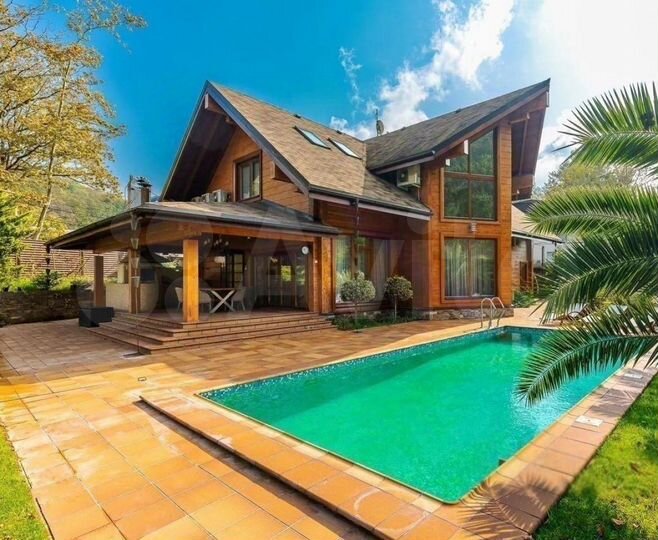 Дом 239 м² на участке 6 сот.