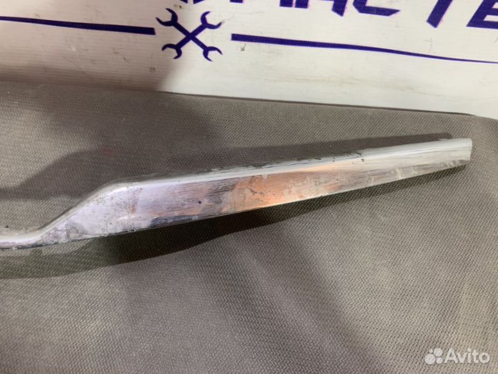 Молдинг решетки радиатора (хромированный) Nissan