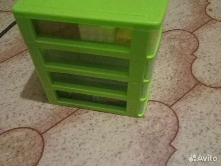 Небольшой ящик Лего и не Лего