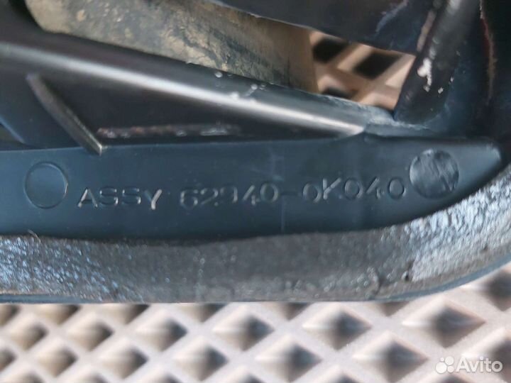 Решетка воздухозаборника тойота фортунер 2007г