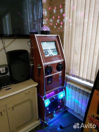 Музыкальный автомат сенсорный с караоке б/у