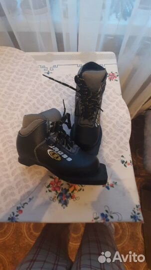 Лыжные ботинки
