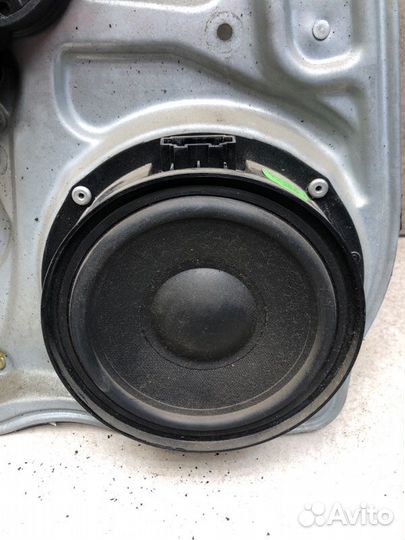 Моторчик стеклоподъемника задний левый Volkswagen