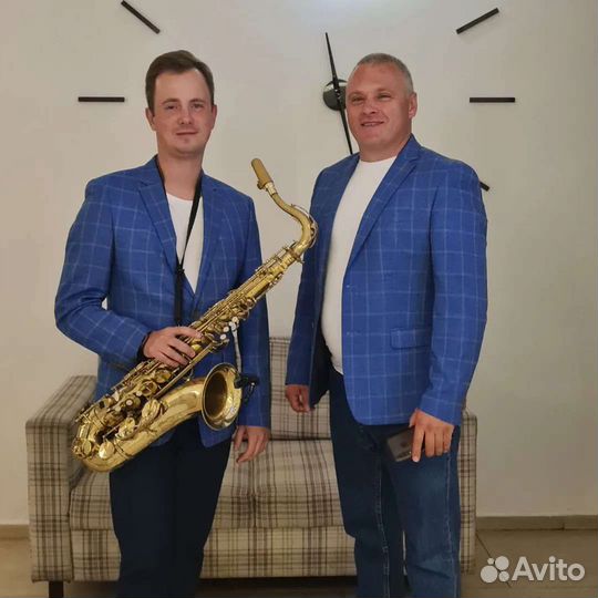 Ведущий + саксофонист