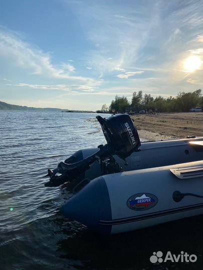 Лодка с мотором