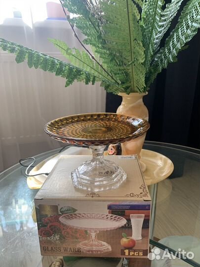 Блюдо на ножке новое h-8,5 см, диам-15см