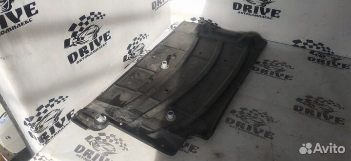 Защита правая Toyota Prius ZVW30 2ZR-FXE 2010