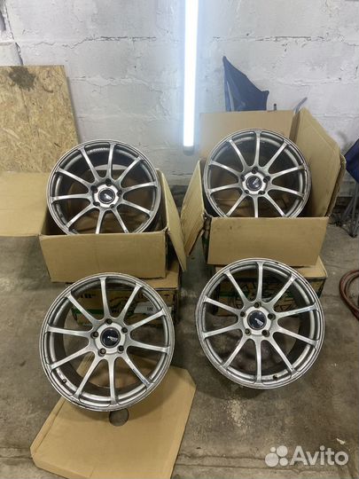 Advan rs r18