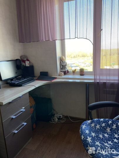 Угловой письменный стол