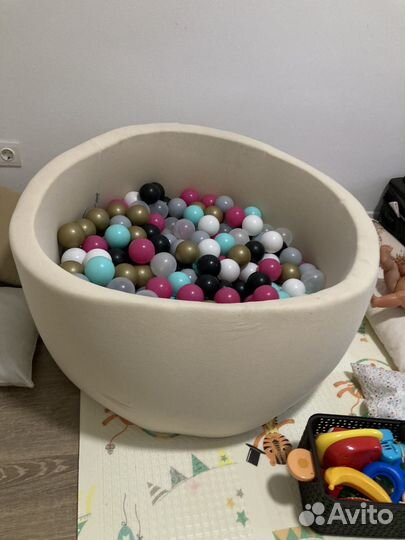 Бассейн с шариками