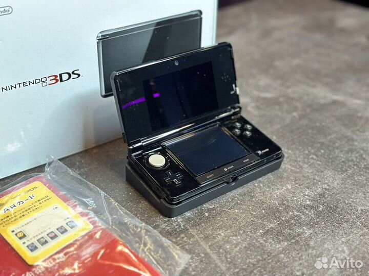 Nintendo 3DS в коробке
